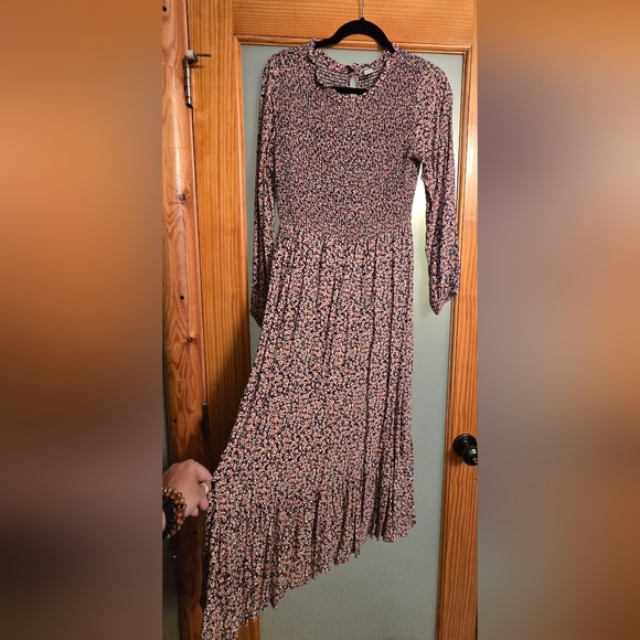 Old Navy Dresses & Skirts - 3 For $25 Old Navy Long-Sleeve Fit & Flare Smocked Midi Dress